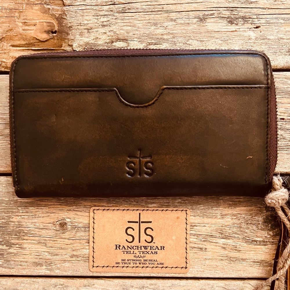 STS Ranchwear wristlet wallet 😍